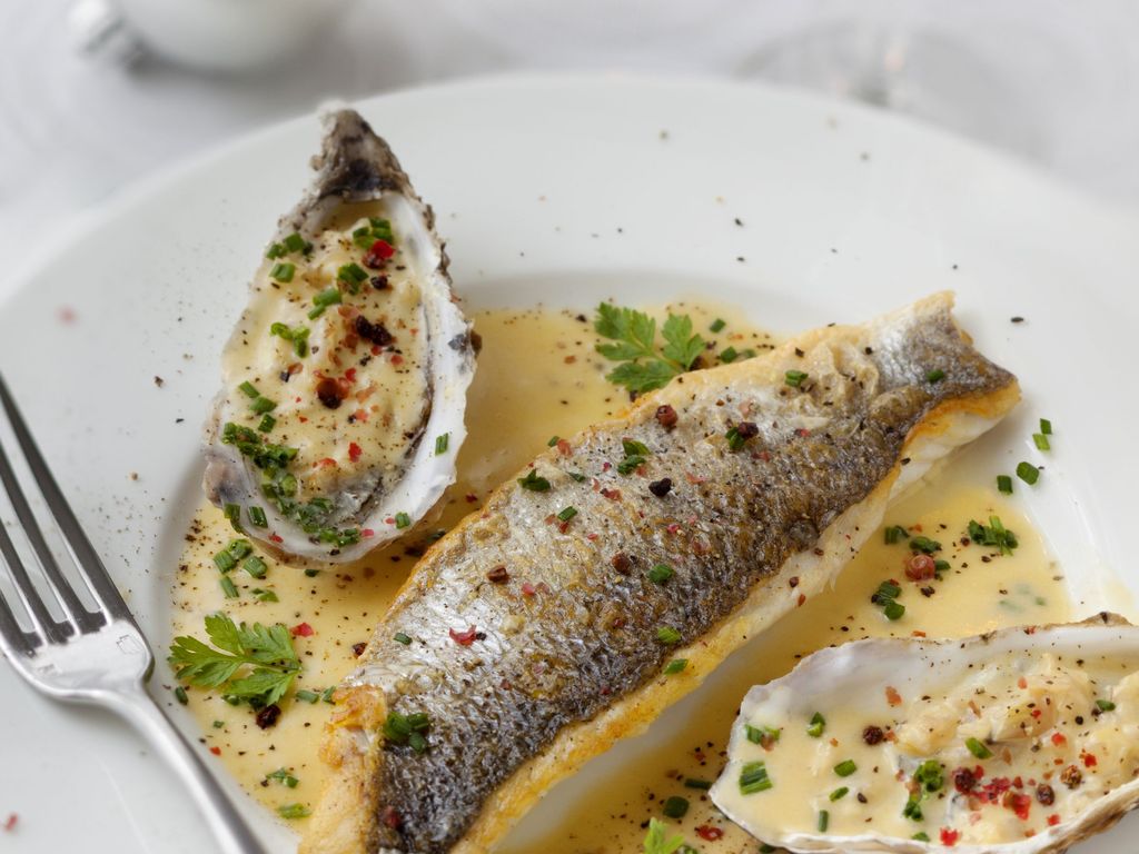 Filets de bar, beurre blanc aux huîtres et Champagne
