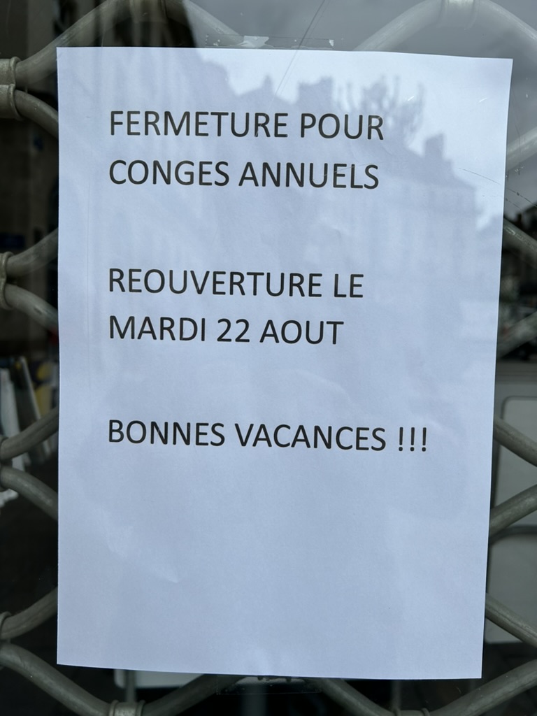 A sign on a fence

AI-generated content may be incorrect.