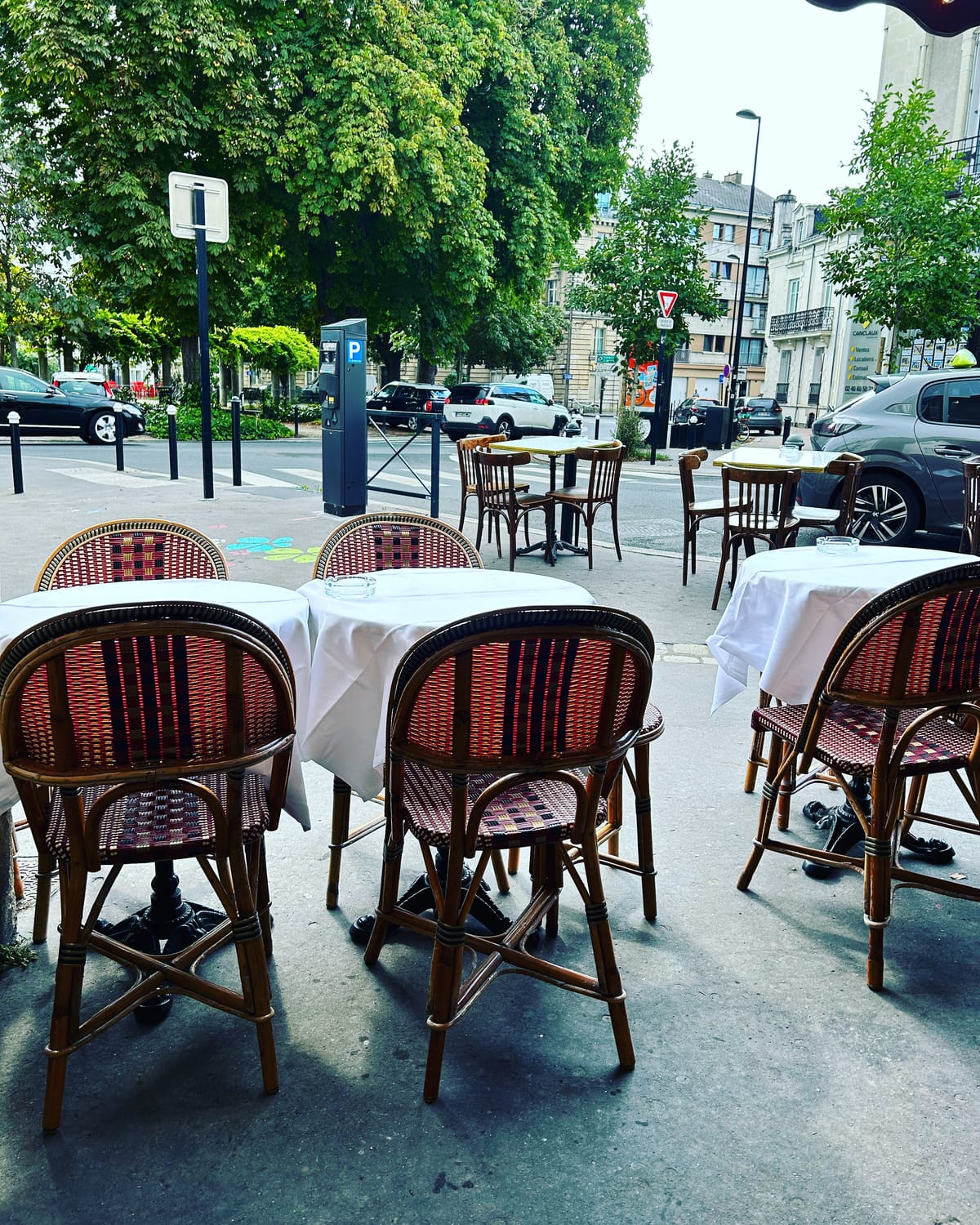 Bistro and Food Culture in France: the reservation